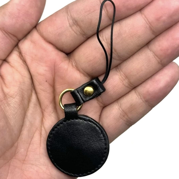 ๐โฐ PRADA CLOCK KEYCHAIN โฐ๐ โจ๐ฆ - Picture 7 of 7